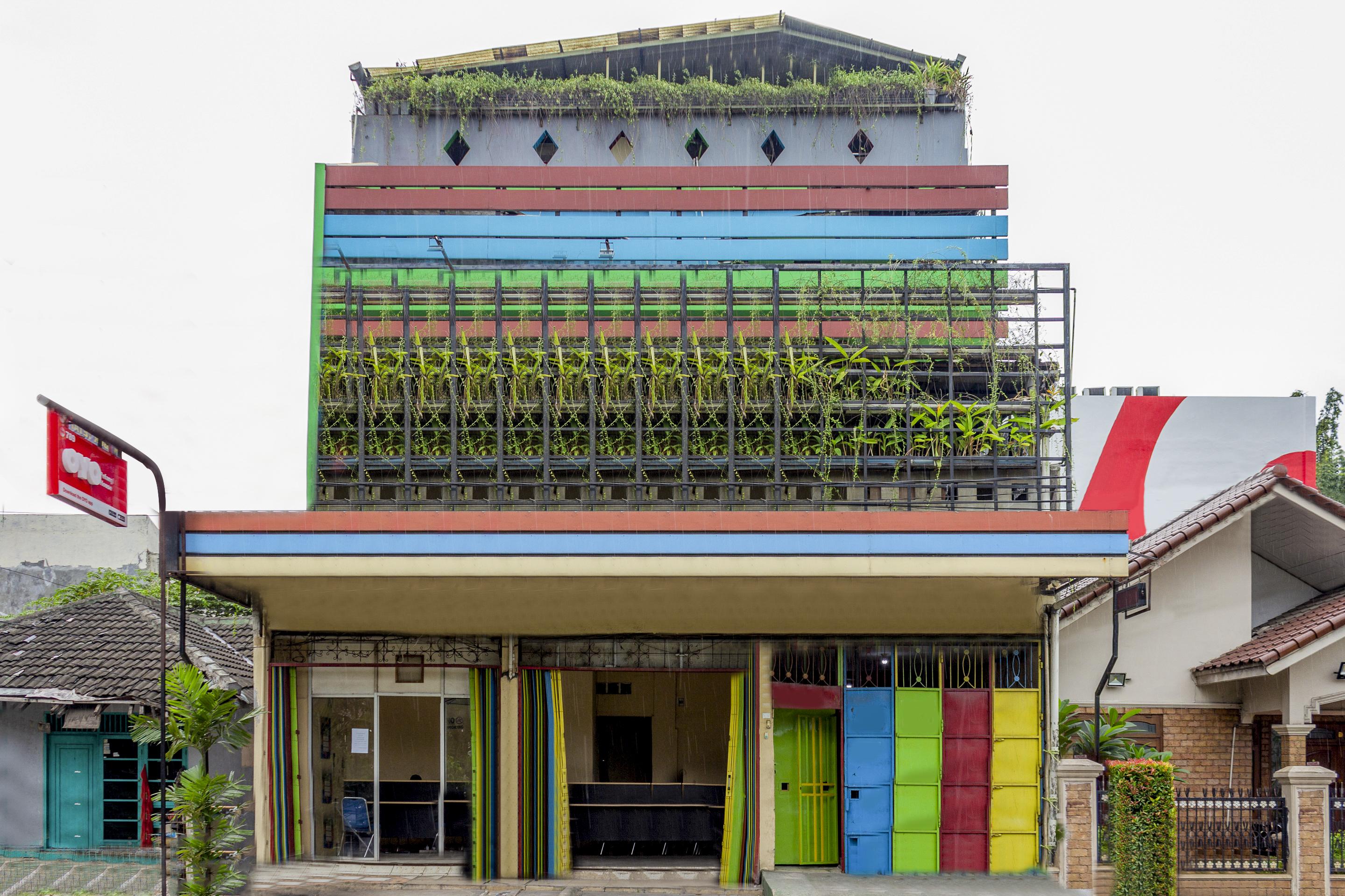 Oyo 789 Pelangi Guest House Tangerang Exterior photo